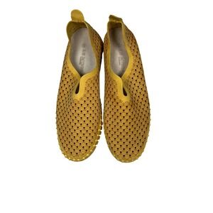 NWT ISLE JACOBSEN Women's Tulip Sneakers, Golden Rod, Perforated, Size 39/8.5